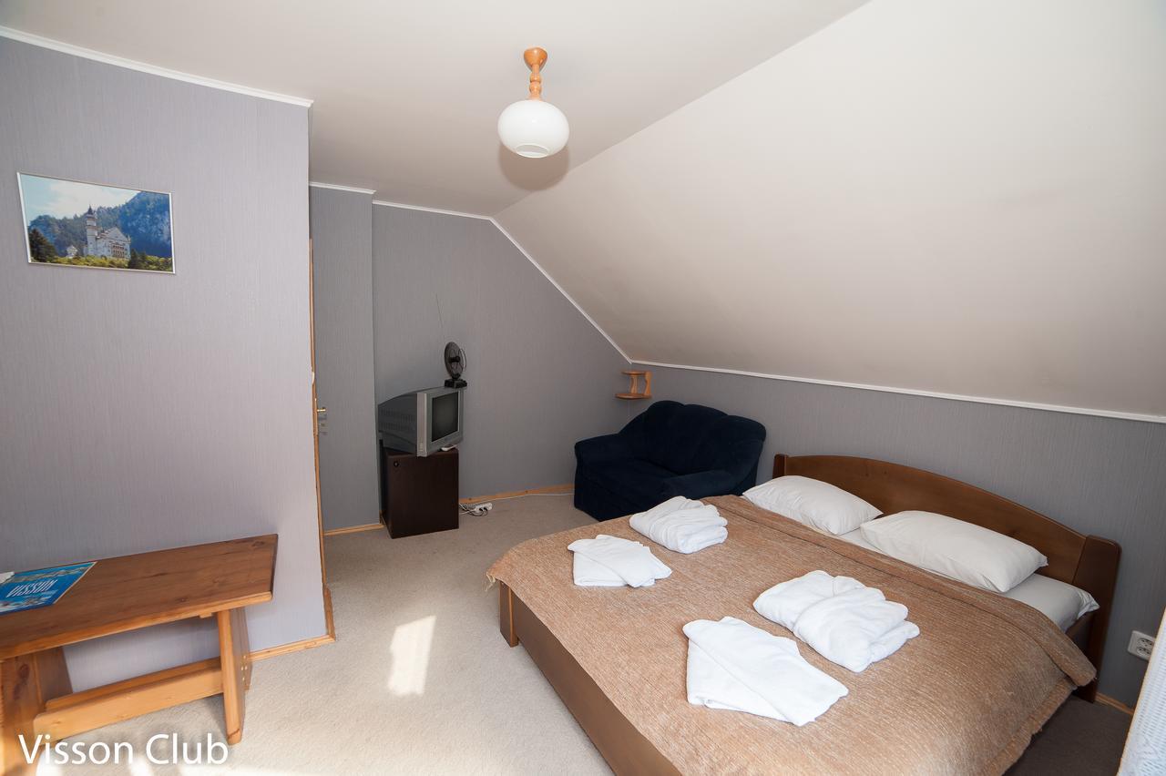 Club Visson Hotel Kostryna Bilik gambar